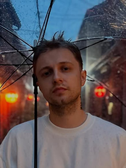 Стинту 31 год: настоящее имя, девушка и кого он озвучил в «Гачиакуте»